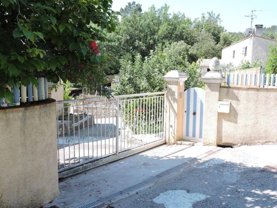 Chateaudouble : Appartement Au Calme Eksteriør bilde